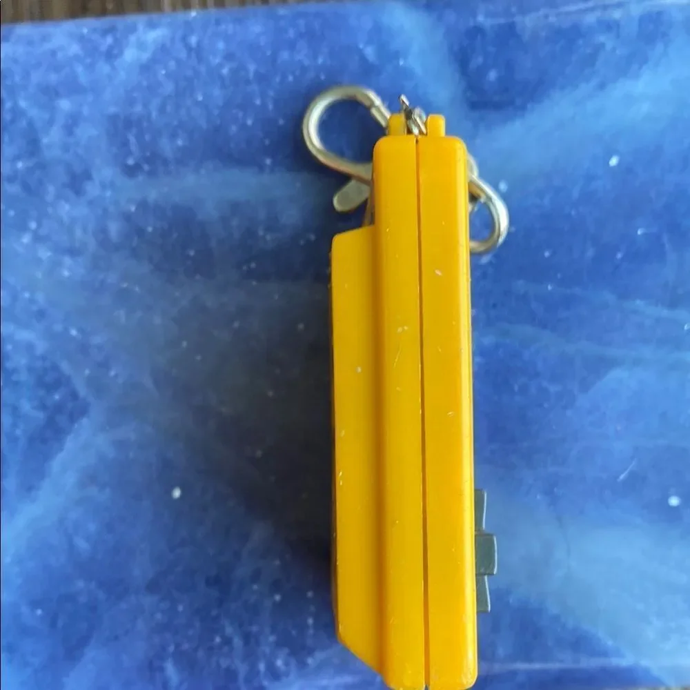 Donkey Kong Nintendo Yellow Handheld Game Console Keychain - Picture 5 of 7
